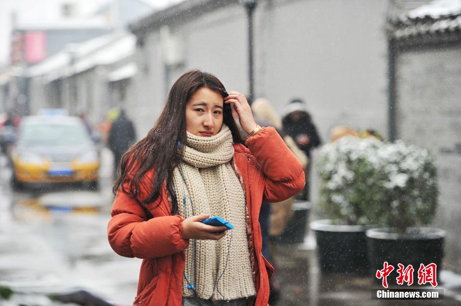 中央戏剧学院艺考在京初试 帅哥靓女冒雪赶考4