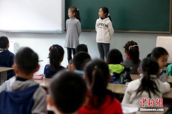 教育部：今年将制订以居住证为准的随迁子女就学政策